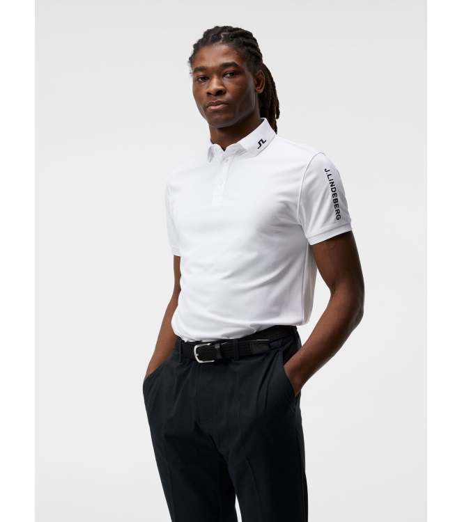 j. lindeberg j. lindeberg Tour Tech Reg Fit Golf Polo white GMJT06337 White j. lindeberg fleeces en truien GMJT06337 roze bij Leerentveldvrijetijd.nl