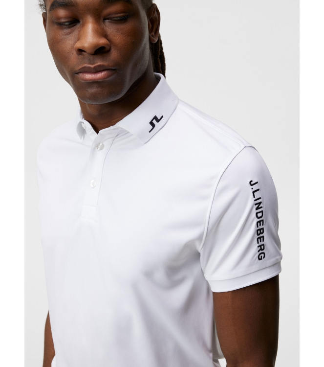 j. lindeberg j. lindeberg Tour Tech Reg Fit Golf Polo white GMJT06337 White j. lindeberg fleeces en truien GMJT06337 roze bij Leerentveldvrijetijd.nl