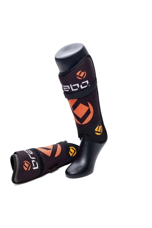 Brabo Brabo F1 washable scheenbeschermers 000 black/orange Brabo Brabo F1 washable scheenbeschermers 000 black/orange