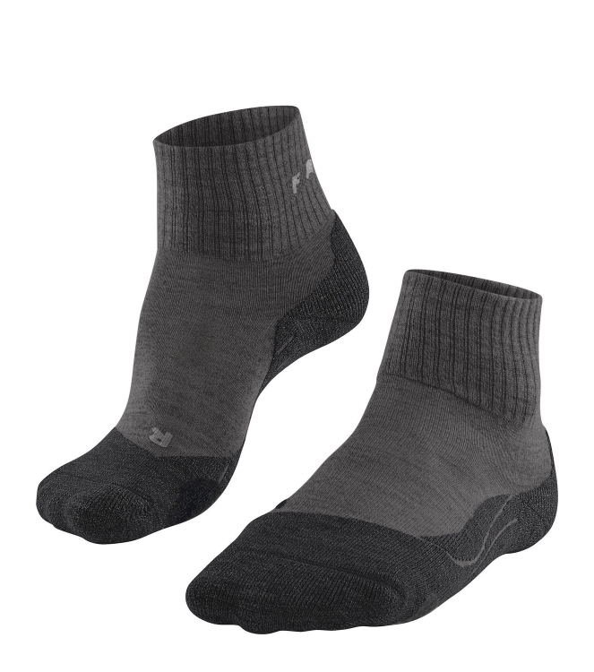 Falke Falke TK2 Explore Wool Short Women 3150_smog 16328 3150_smog Falke wandelsokken 16328 lichtblauw bij Leerentveldvrijetijd.nl