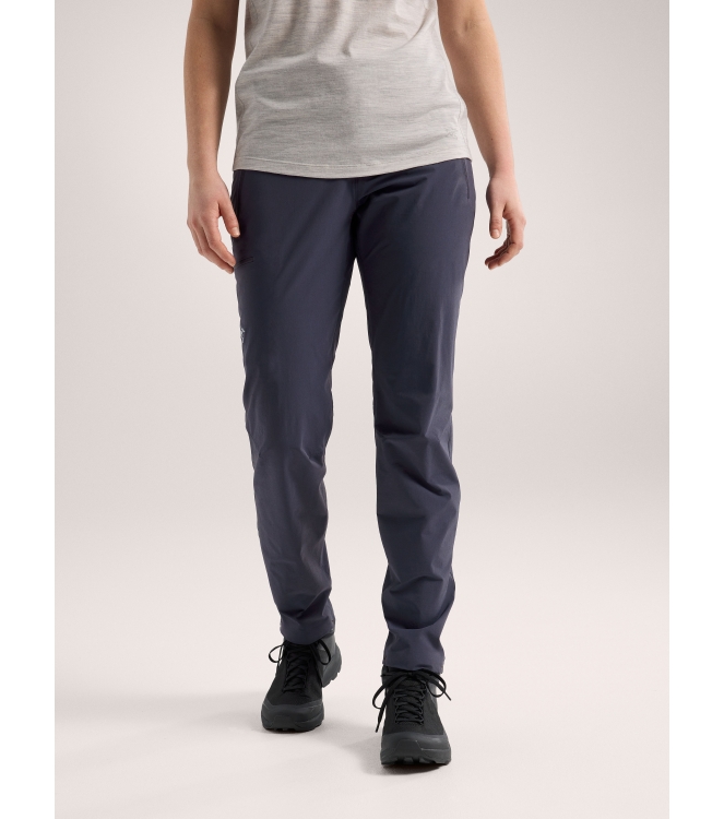 Arc'teryx Arc\'teryx Gamma Lightweight Pant W black sapphire X000007064 Black Sapphire Arc'teryx broeken X000007064 licht grijs bij Leerentveldvrijetijd.nl