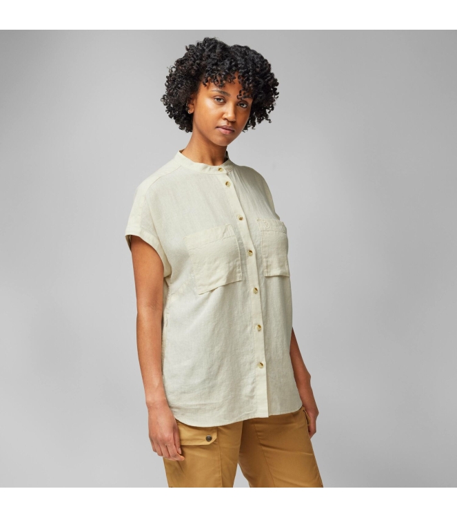 Fjällräven Fjällräven ™vik Hemp Shirt SS W chalk white F14600160 113 Chalk White Fjällräven fleeces en truien F14600160 113 roze bij Leerentveldvrijetijd.nl