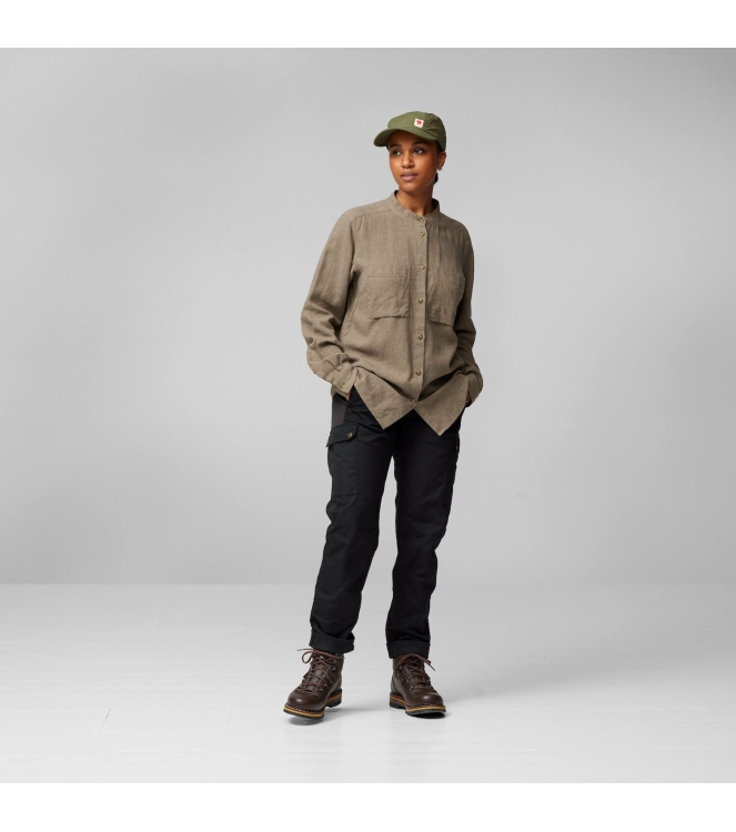 Fjällräven Fjällräven Ovik Hemp Shirt LS W suede brown F14600149 Suede Brown Fjällräven fleeces en truien F14600149 marine bij Leerentveldvrijetijd.nl