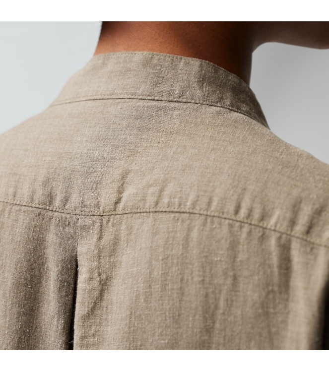 Fjällräven Fjällräven Ovik Hemp Shirt LS W suede brown F14600149 Suede Brown Fjällräven fleeces en truien F14600149 marine bij Leerentveldvrijetijd.nl